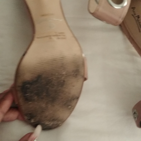 Pretty but will used worn on the bottom back of heel has nicks - Picture 6 of 9